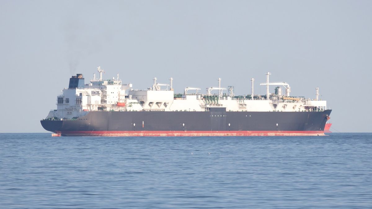 U evropských břehů stojí desítky lodí s LNG. Nemohou vyložit náklad